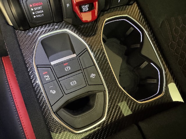 LAMBORGHINI URUS 2025 Image 58