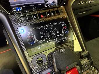 LAMBORGHINI URUS 2025 Image 54