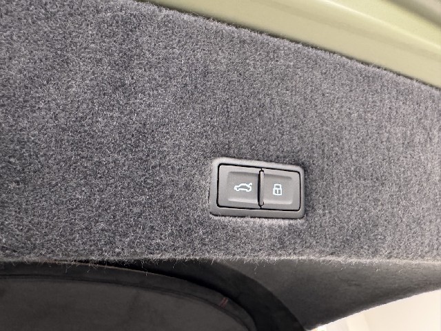 LAMBORGHINI URUS 2025 Image 73