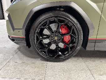 LAMBORGHINI URUS 2025 Image 9