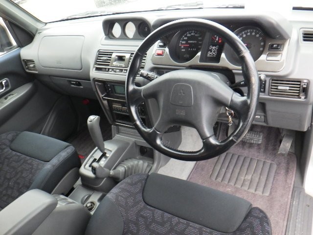 MITSUBISHI PAJERO 1998 Image 57