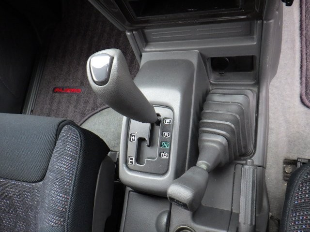 MITSUBISHI PAJERO 1998 Image 61