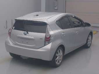 TOYOTA AQUA 2014 Image 2