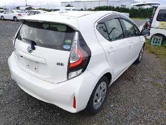 TOYOTA AQUA 2019 Image 2