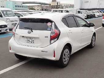 TOYOTA AQUA 2018 Image 2