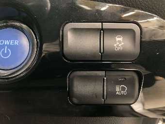 TOYOTA PRIUS 2018 Image 12