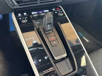 PORSCHE 911 2023 Image 44