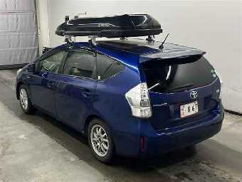 TOYOTA PRIUS ALPHA 2013 Image 2