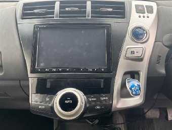 TOYOTA PRIUS ALPHA 2013 Image 6