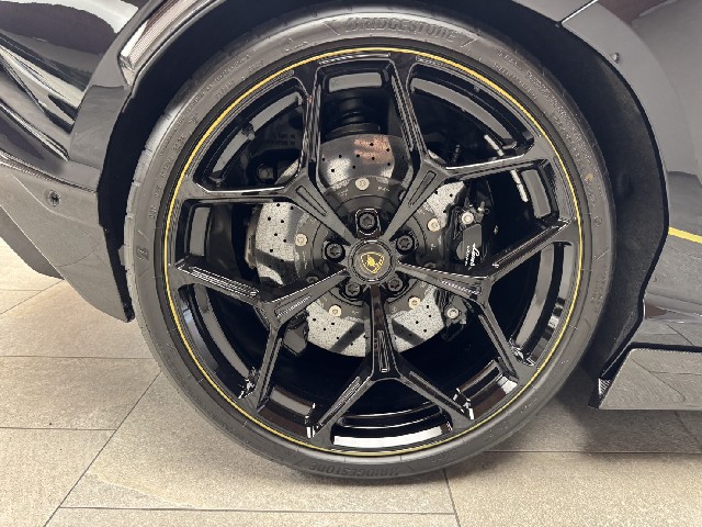 LAMBORGHINI REVUELTO 2025 Image 27