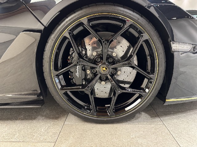 LAMBORGHINI REVUELTO 2025 Image 28