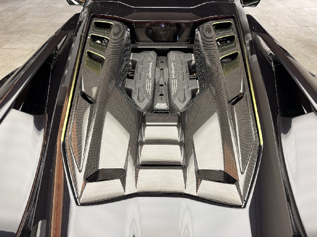 LAMBORGHINI REVUELTO 2025 Image 38