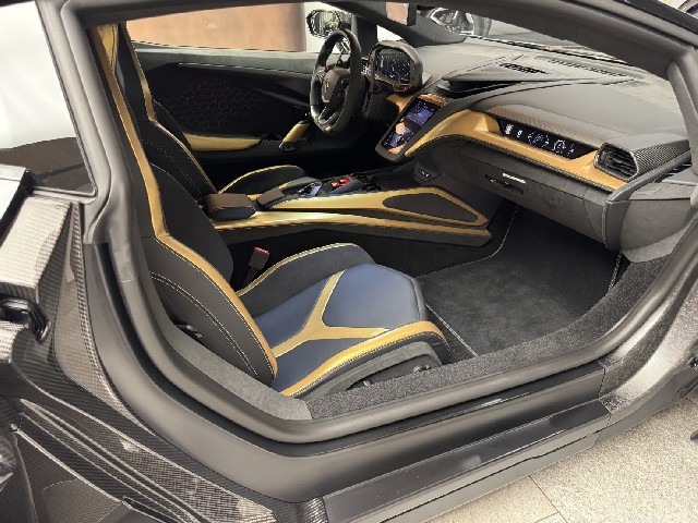 LAMBORGHINI REVUELTO 2025 Image 50