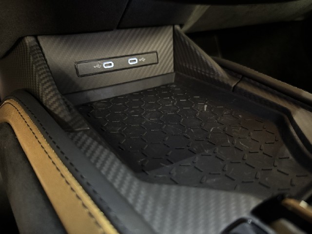 LAMBORGHINI REVUELTO 2025 Image 73