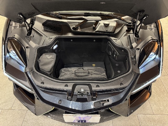 LAMBORGHINI REVUELTO 2025 Image 81