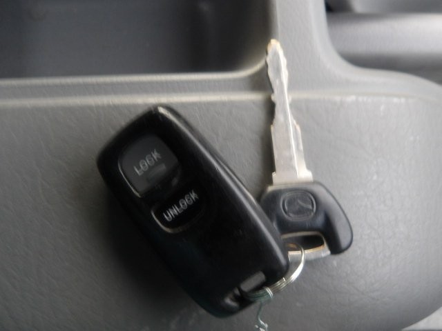 MAZDA BONGO FRIENDEE 2001 Image 26