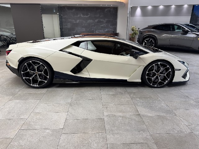 LAMBORGHINI REVUELTO 2025 Image 20