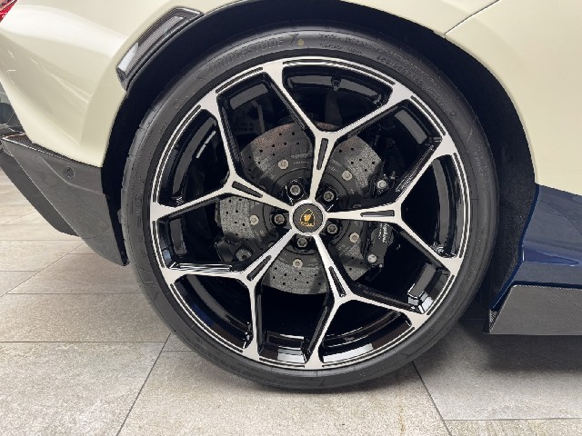 LAMBORGHINI REVUELTO 2025 Image 27