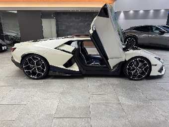LAMBORGHINI REVUELTO 2025 Image 4