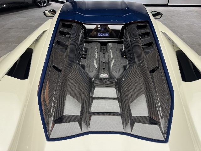 LAMBORGHINI REVUELTO 2025 Image 38