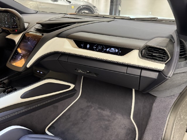 LAMBORGHINI REVUELTO 2025 Image 56