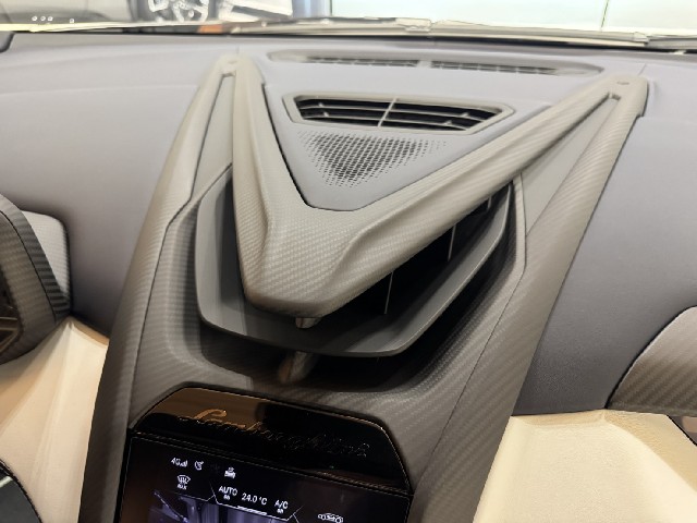 LAMBORGHINI REVUELTO 2025 Image 60