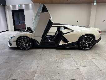 LAMBORGHINI REVUELTO 2025 Image 8