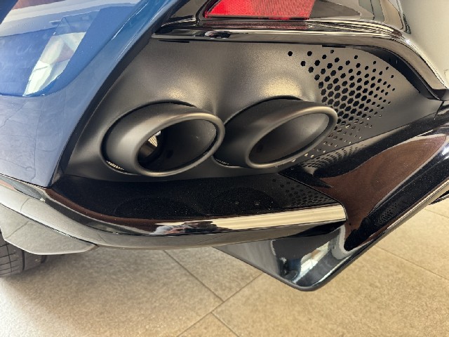 ASTON MARTIN DBX 2022 Image 25