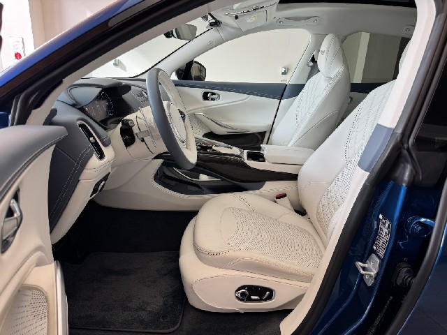 ASTON MARTIN DBX 2022 Image 28