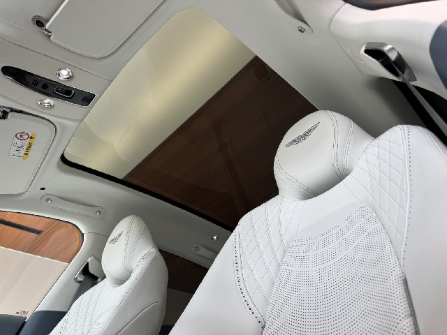 ASTON MARTIN DBX 2022 Image 30