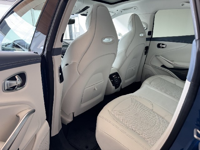 ASTON MARTIN DBX 2022 Image 32