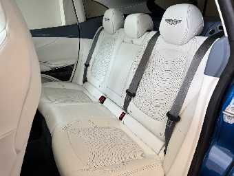 ASTON MARTIN DBX 2022 Image 28