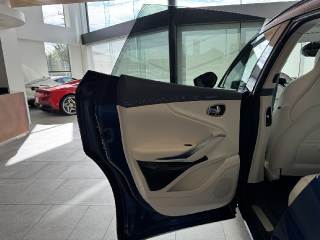 ASTON MARTIN DBX 2022 Image 35