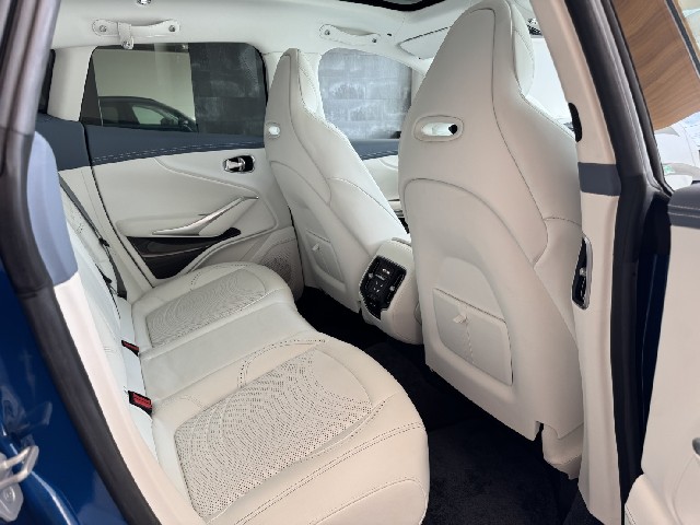 ASTON MARTIN DBX 2022 Image 36