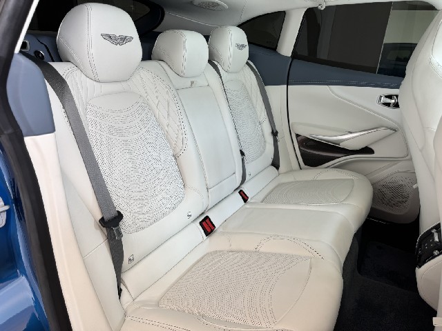 ASTON MARTIN DBX 2022 Image 38