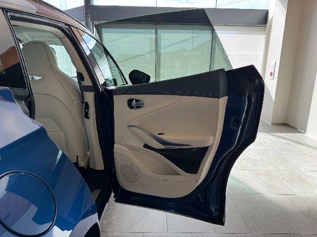 ASTON MARTIN DBX 2022 Image 39