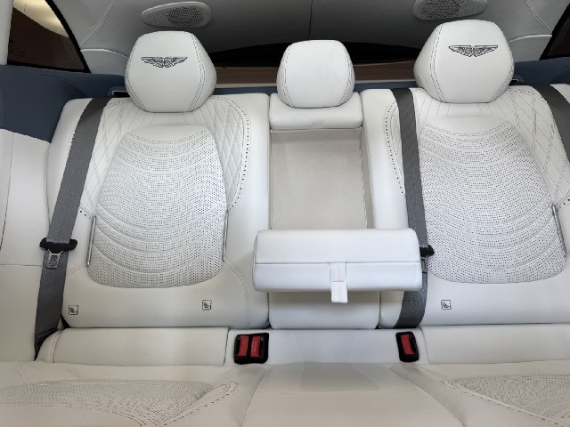 ASTON MARTIN DBX 2022 Image 46