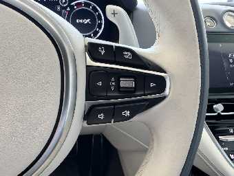 ASTON MARTIN DBX 2022 Image 45