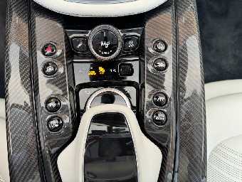 ASTON MARTIN DBX 2022 Image 53