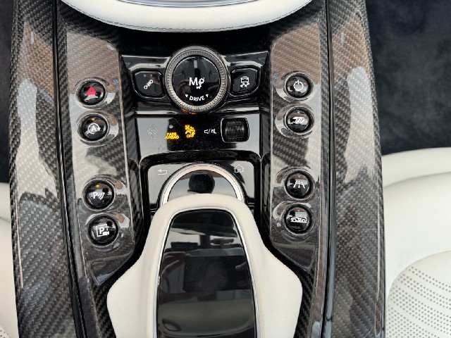 ASTON MARTIN DBX 2022 Image 59