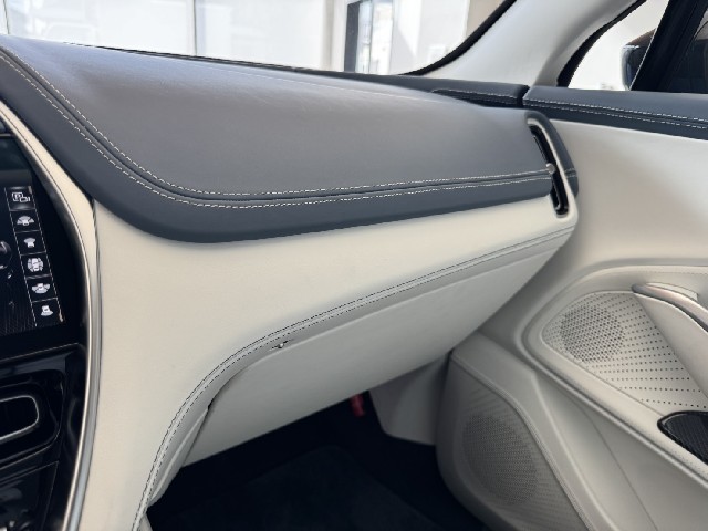 ASTON MARTIN DBX 2022 Image 64