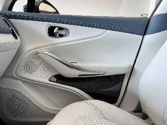 ASTON MARTIN DBX 2022 Image 59