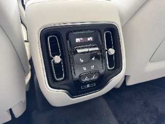 ASTON MARTIN DBX 2022 Image 60