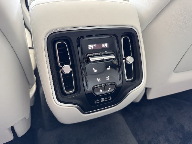 ASTON MARTIN DBX 2022 Image 66