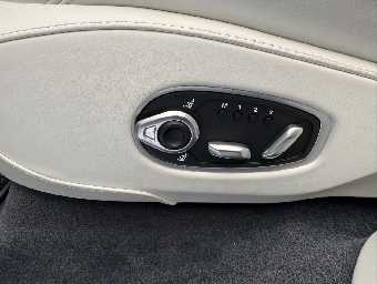 ASTON MARTIN DBX 2022 Image 63