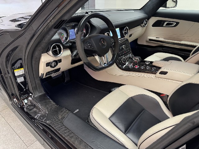 MERCEDES BENZ SLS AMG 2011 Image 36