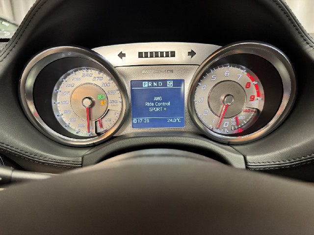 MERCEDES BENZ SLS AMG 2011 Image 61