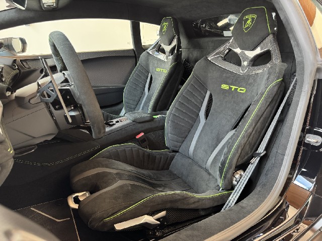 LAMBORGHINI HURACAN 2023 Image 36