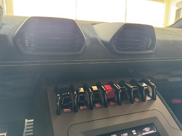 LAMBORGHINI HURACAN 2023 Image 55