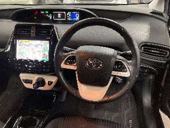 TOYOTA PRIUS 2018 Image 9